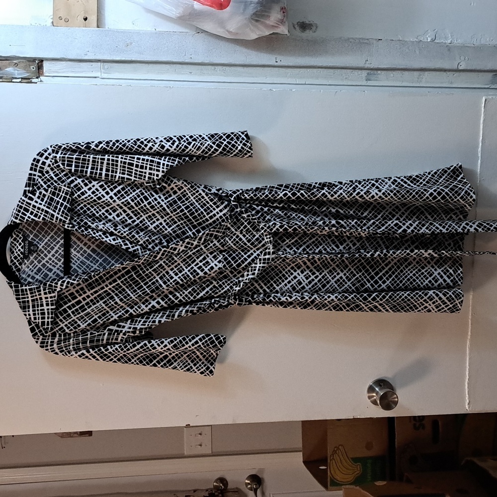 Black and white George dress with belt size 12/14 large